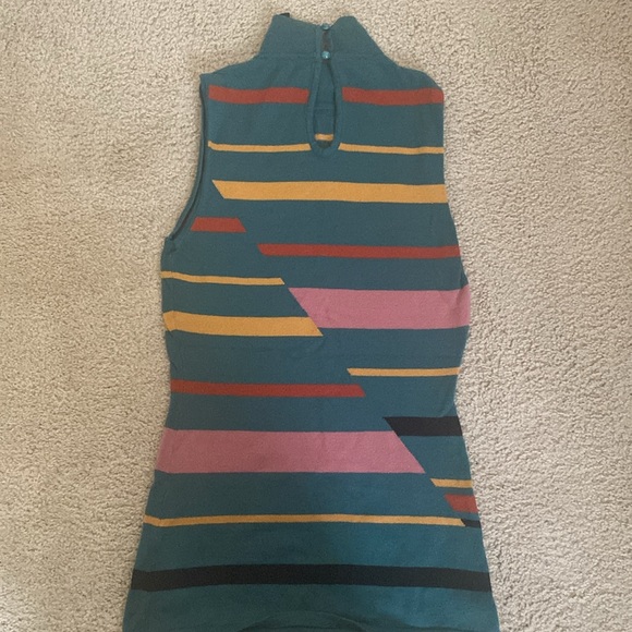 BCBGMAXAZRIA sleeveless top - Picture 3 of 5